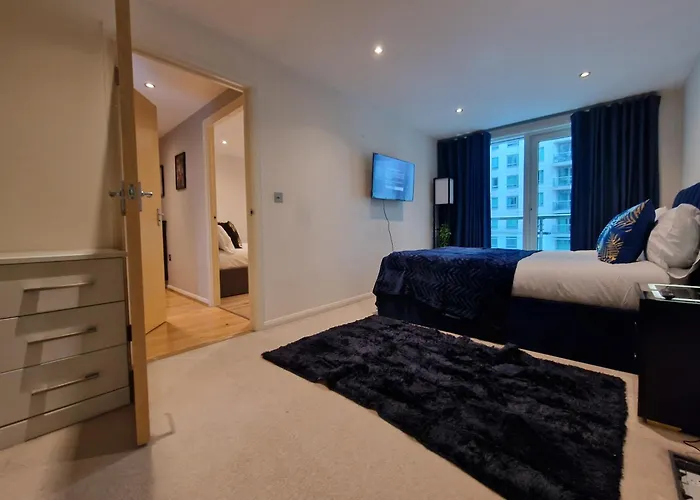 Deluxe Two-Bedroom Vauxhall Apartment