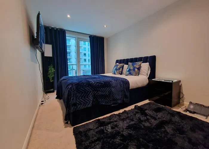 Deluxe Two-Bedroom Vauxhall Apartment